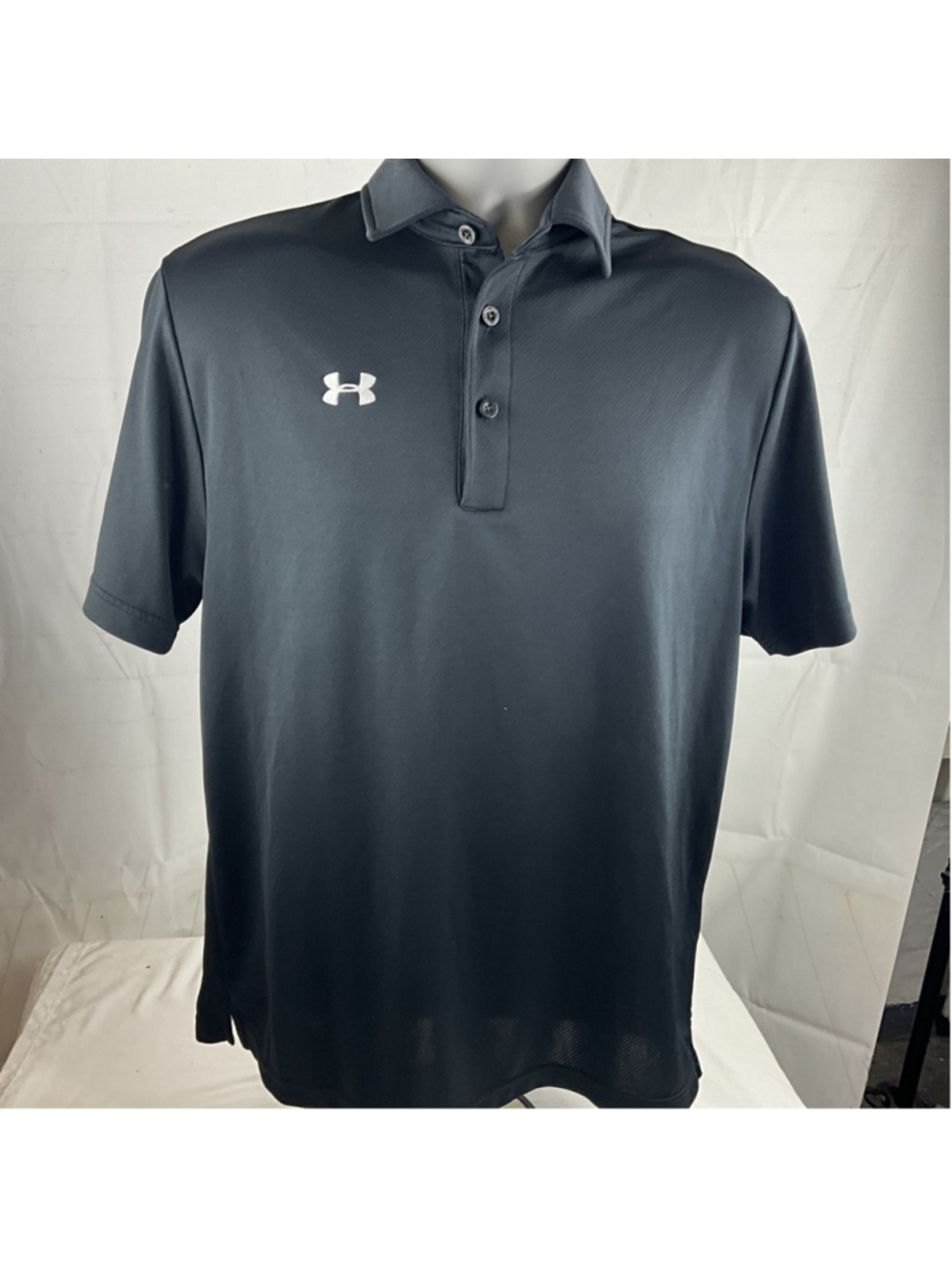 Men’s Under Armour Black Golf Polo Size Medium Loose Fit Heatgear